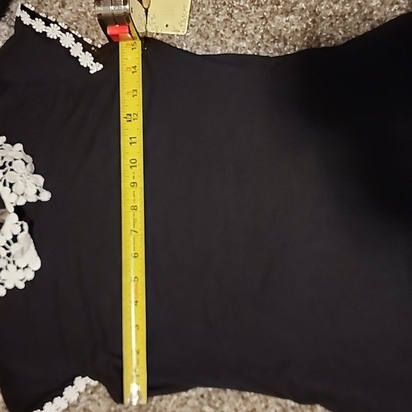 NWT Sweet Wanderer Black and White Fitted Blouse with Peter Pan Collar - Picture 3 of 3
